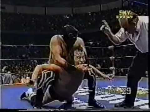 PERRO AGUAYO VS UNIVERSO 2000 MASCARA VS CABELLERA 2001