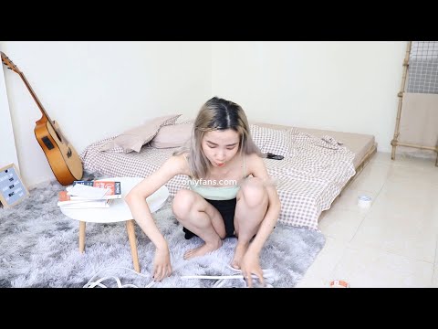 Sexy Single Mom #28 |  Beautiful single mom is playing with her cat😍😍