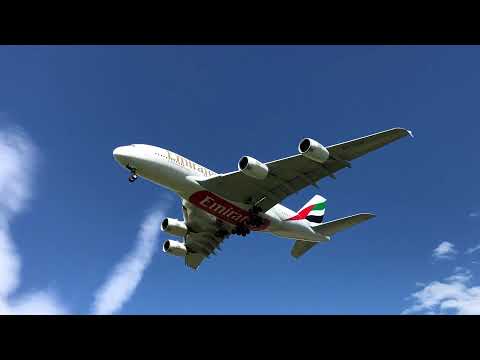 Emirates A380 Crosswind Landing