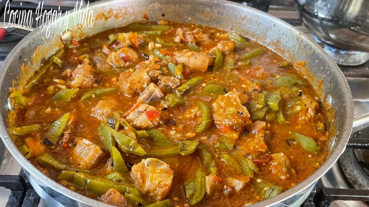 Costillas de Puerco en Salsa Tatemada con Nopales | Costillas de Cerdo con Nopales en Salsa