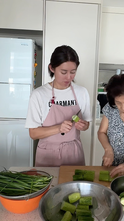 Homemade cucumber kimchi (oi-sobagi) time with my mother-in-law!🥒✨ #오이소박이
