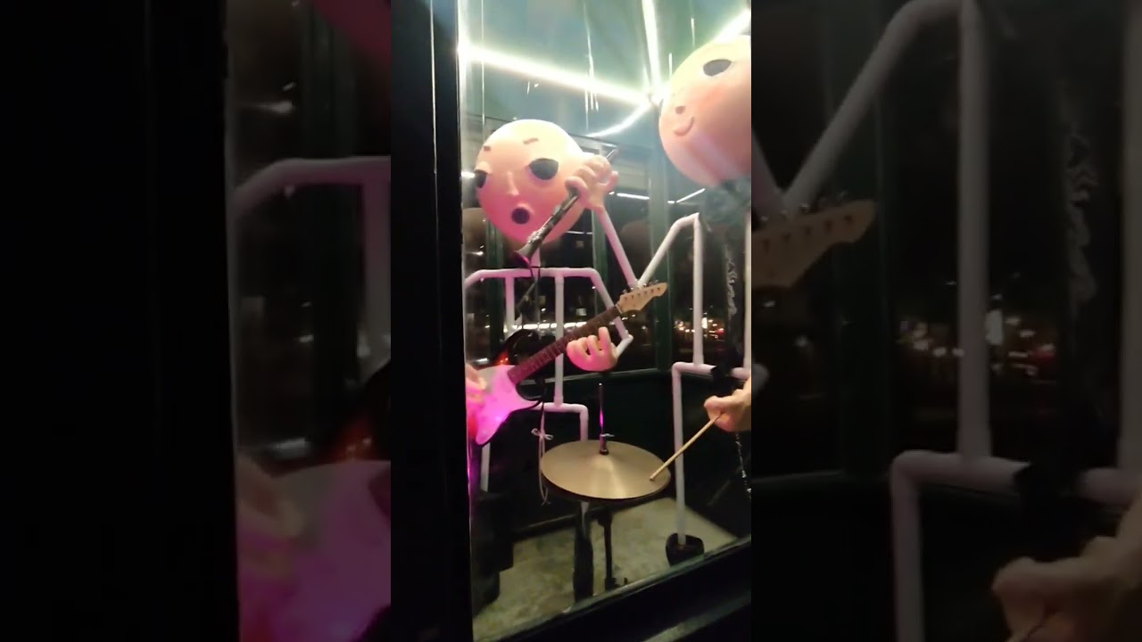 "Installazione di Misha Gudwin - Edicola Radetzky, Viale Gorizia Milano.