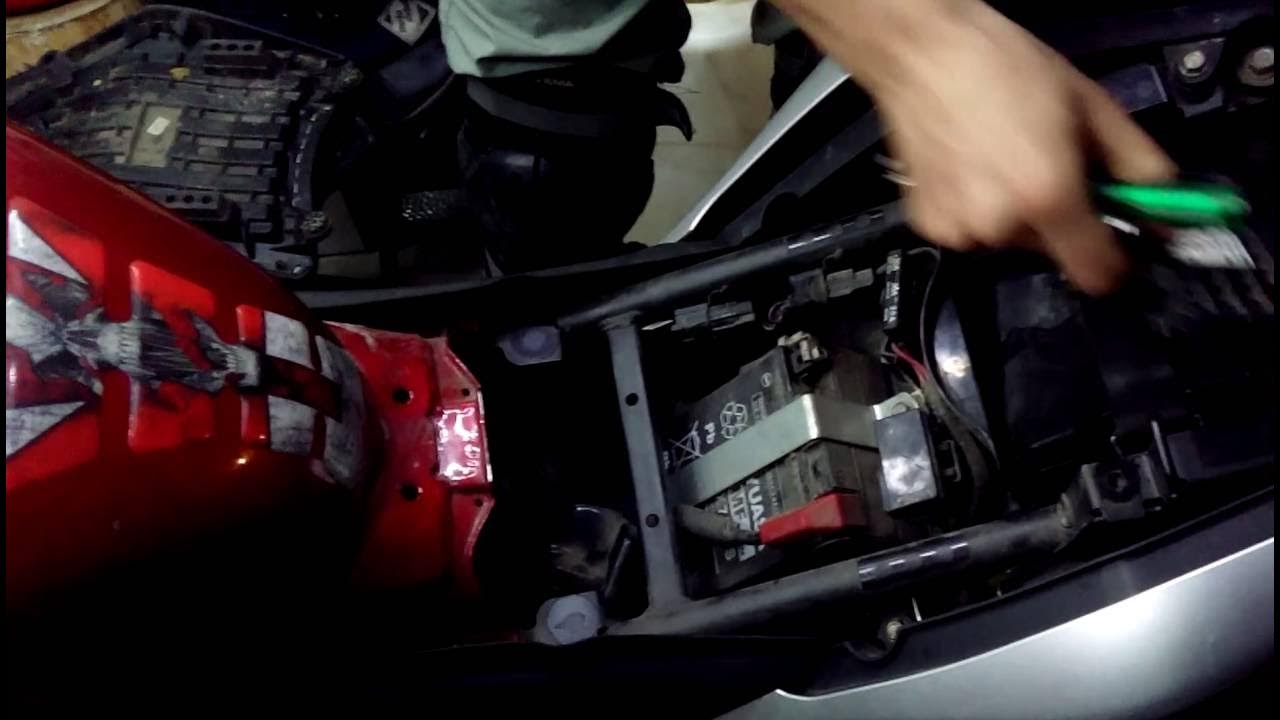 Yamaha FZ1 Oil Change - YouTube
