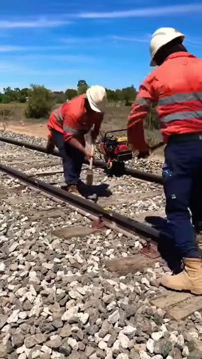 Railway labouring - Dog spikes