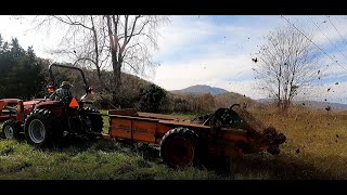 Manure Spreading with New Idea Model 17 Manure Spreader