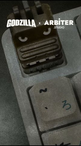 The articulated Godzilla keycaps: built to bite. 🦖⌨️