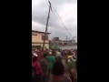 Cae cristo de cruz en escenificacion