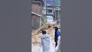 Lũ rút lộ ra khối tài sản sản 30 tỷ,cả làng thay nhau bảo vệ