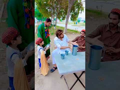 کار این حشرات احمق را بررسی کنید بگویید با ما کار کنید روزانه ۲۵ روپیه و ۱۰۰ روپیه به شما می دهیم ویدیوی خنده دار ما