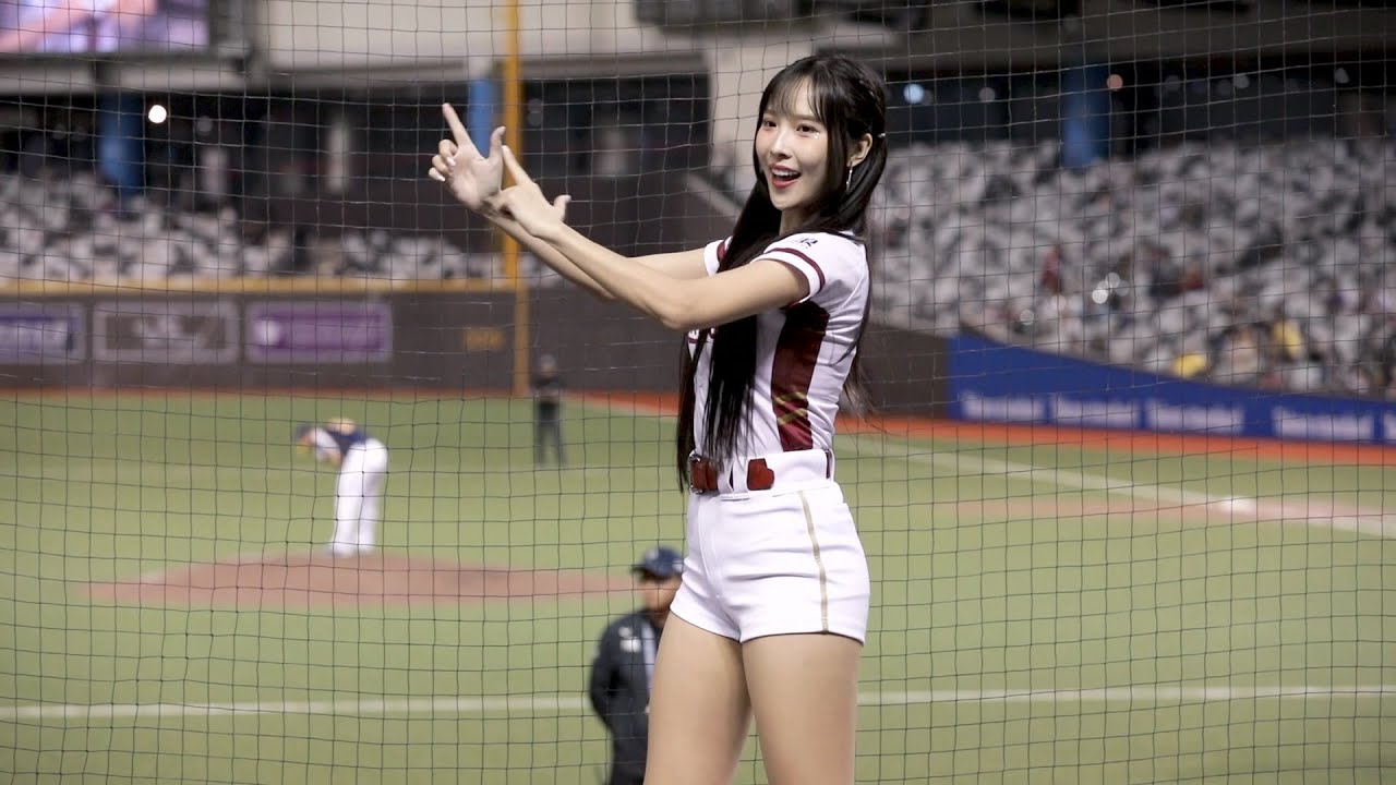 [2024-04-05] Rakuten Girls 樂天女孩 應援團長 Rina -「勇敢樂天 Loyal Valiant Rakuten ...