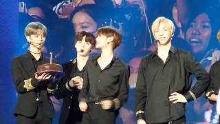 180119 fans celebrating birthday with daehwi 이대휘 WANNA ONE IN KL FANMEETING MALAYSIA 배진영