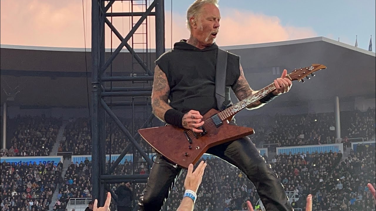 Metallica - One / Enter Sandman - YouTube