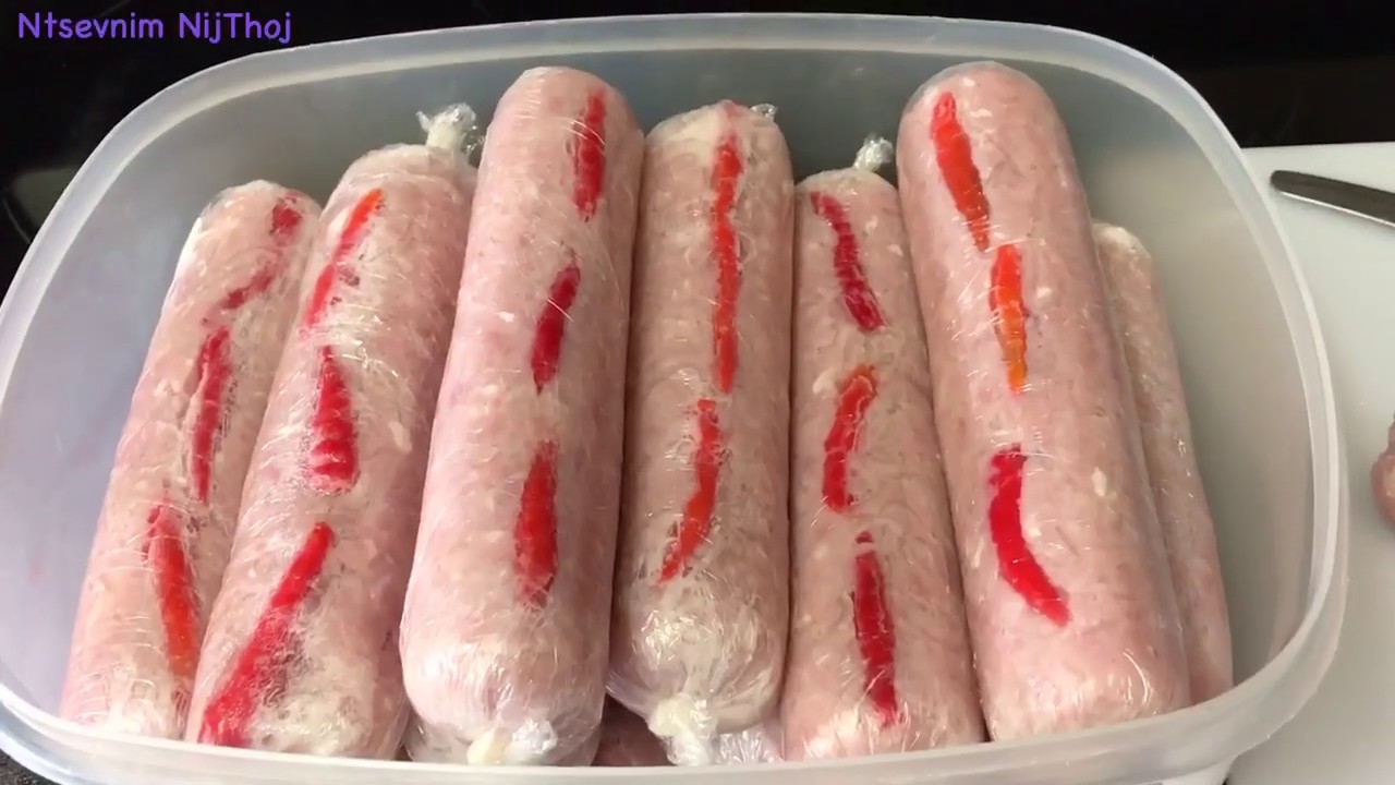 Qhia ua nqaij qaub (sour pork, ສົ້ມໝູ)