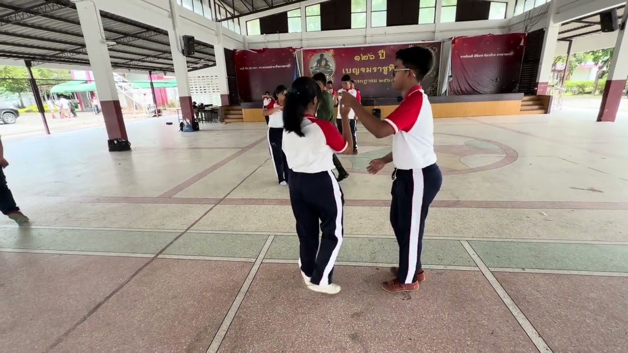 จังหวะชะชะช่า เลขที่ 8 และเลขที่ 23 ม.4/1