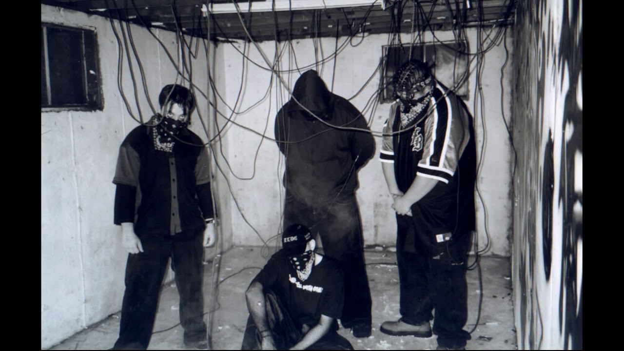 Cry For Dawn - Bury Me auf YouTube ansehen Cry For Dawn - Bury Me auf YouTube ansehen