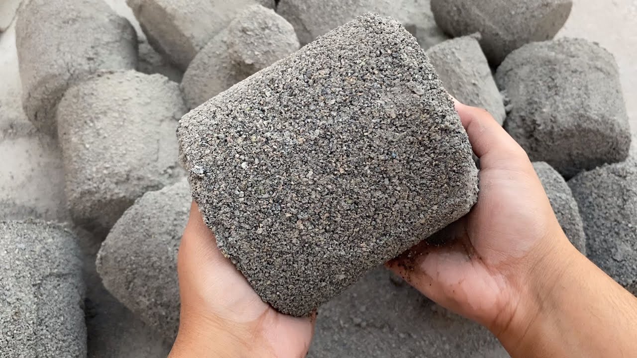 Black grainy sand crumbling🌪️🌪️