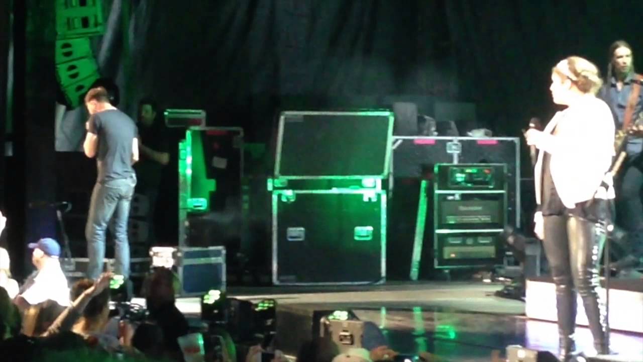 camera iphone 8 plus apk Lady Antebullum and Scotty McCreery Oak Mountain Amphitheater May 2014