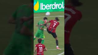 Vedat Muriqi Met Iets Te Hoog Geheven Been Ça