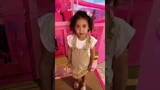 Brincando De Estátua Tipilica É Uma Boneca