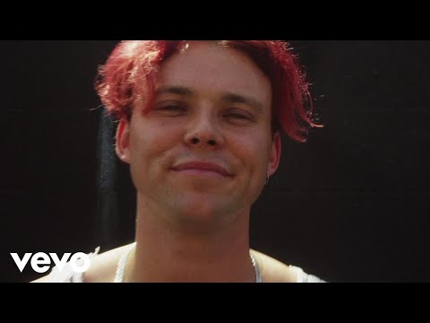 5 Seconds Of Summer - “Teeth” (Behind The Scenes) 