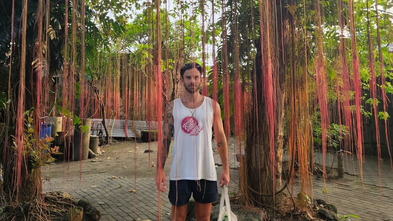 English guy shocked by Manila's (Philippines) poverty, making Awareness. 