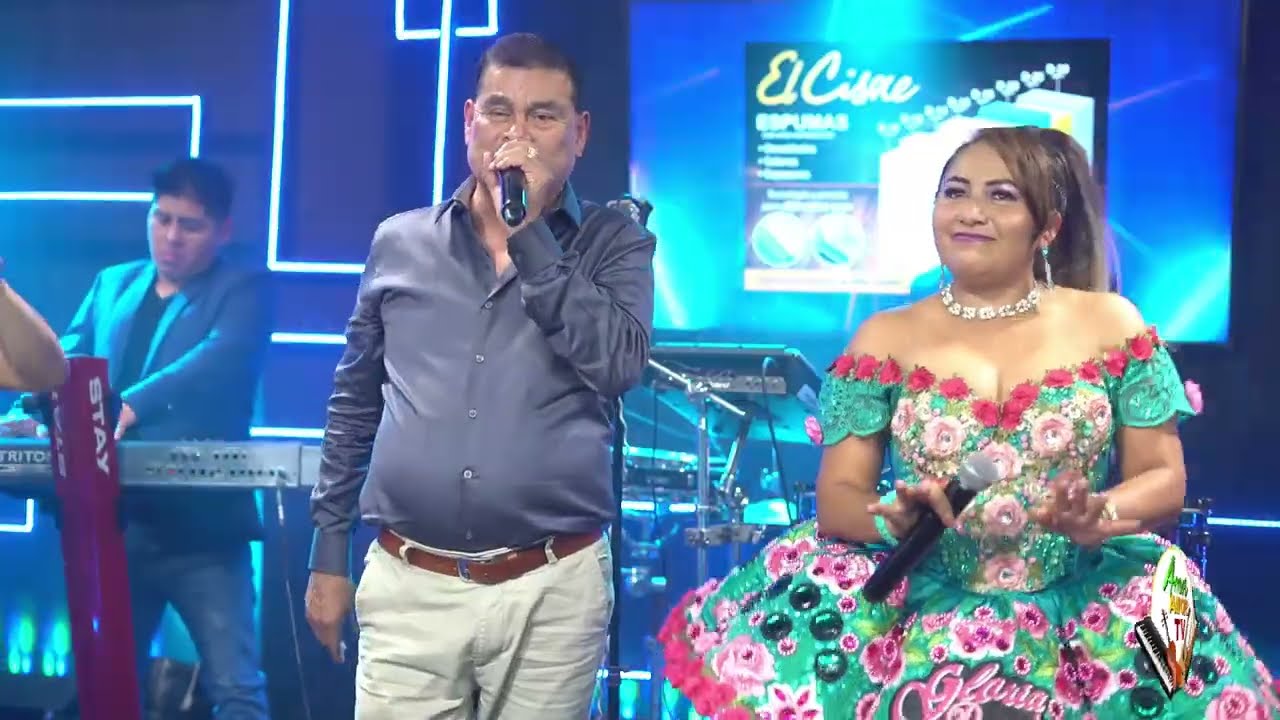 RAÚL ARQUÍNIGO Y  GLORIA PAREDES │Otro año más que se va -  Ahora quiero vivir │Voz y música en vivo