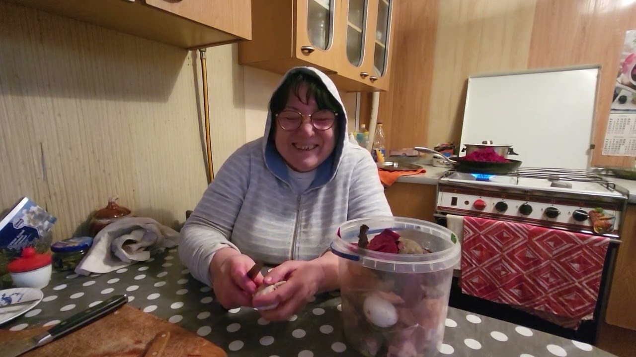 Готовьте луковую икру, бурячковую , морковную.