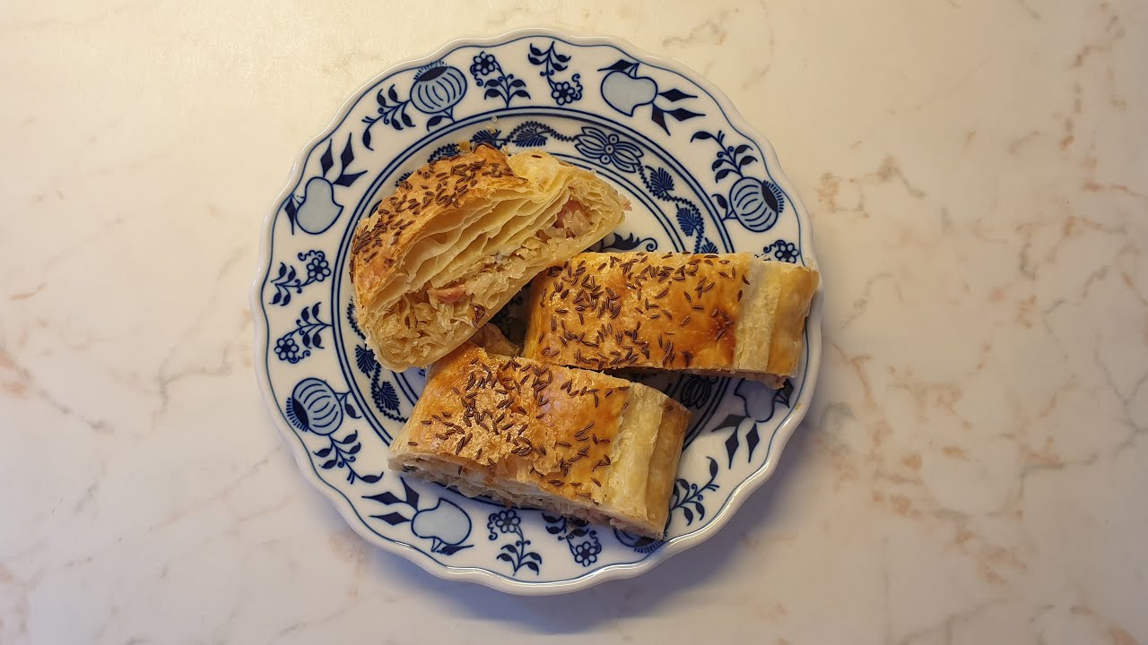 Štrůdl s kysaným zelím, slaninou a nivou | Vaření s Dáňou |