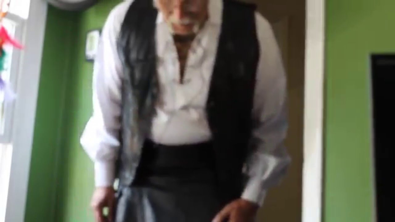 Scottish Kilt | Leather Kilt with Cargo Pockets Review by Carl Triskle