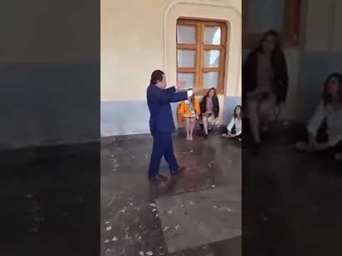 Poema: A Gloria...El ave canta aunque la rama cruja, como que sabe lo que son sus alas...