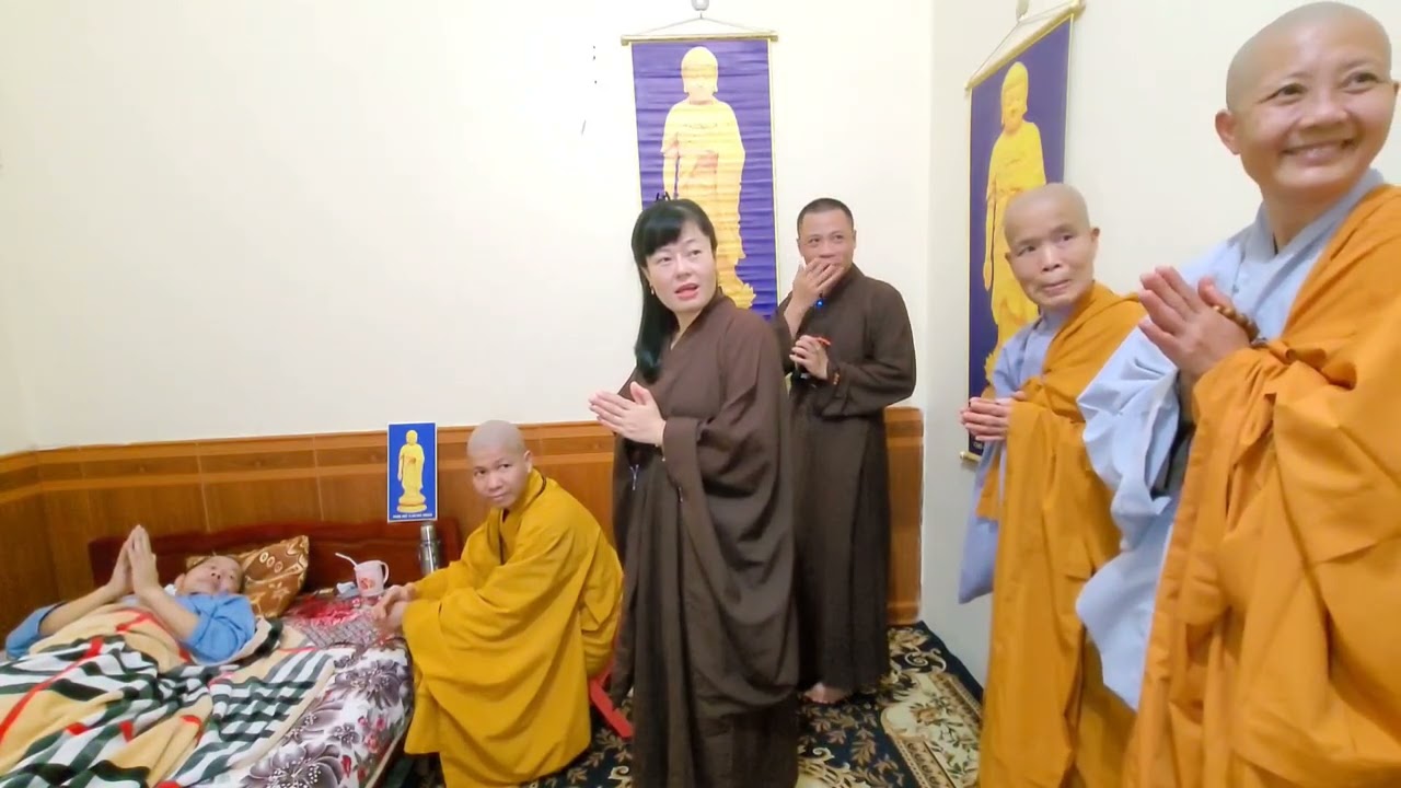 Đại Đức Thích Đạo Thịnh và Cư Sĩ Phúc Trí hộ niệm cho PT Đặng Quang Khải