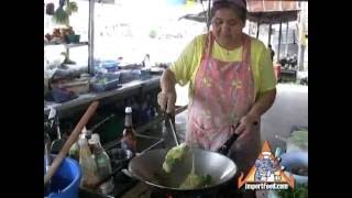 Thai Street Vendor Pad Siew (aka Pad See Eew)