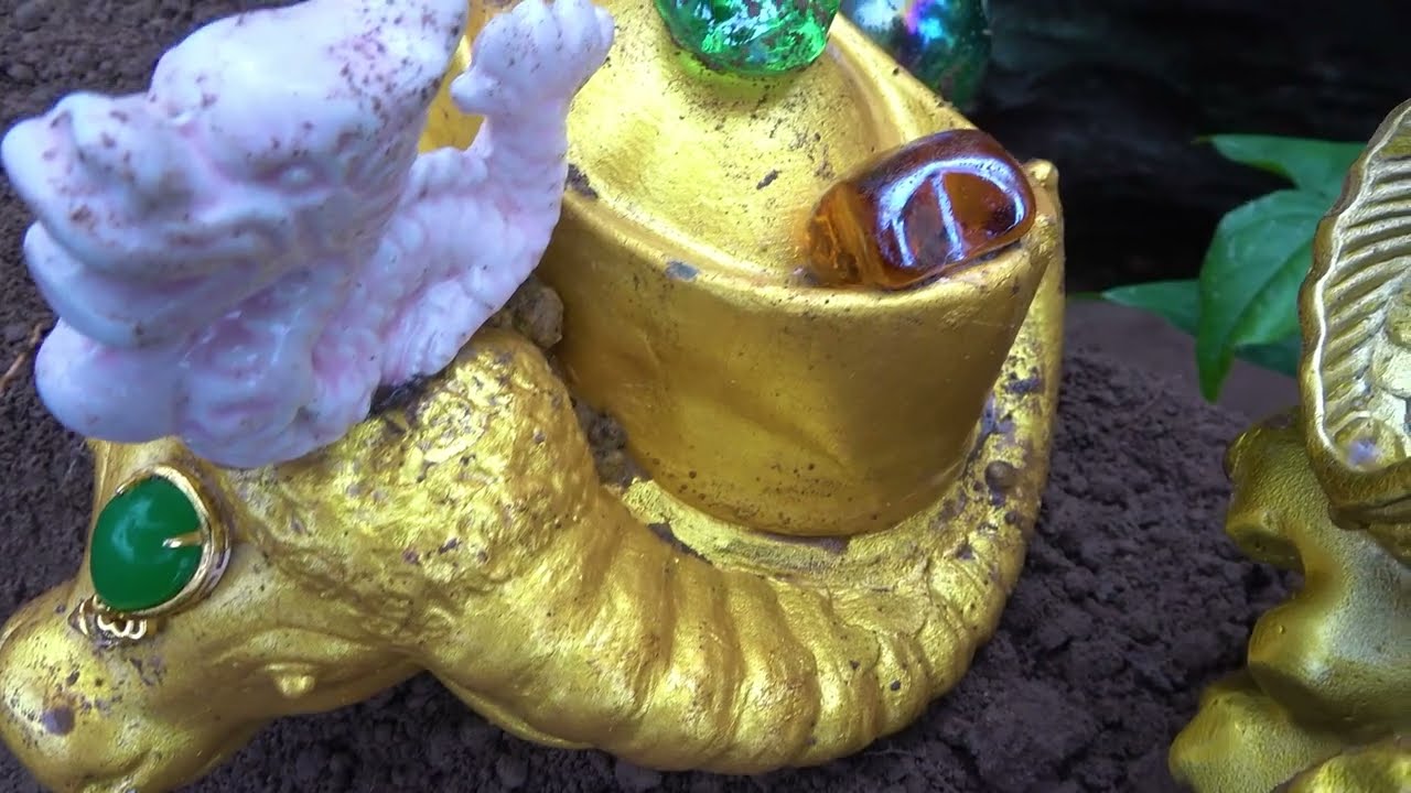 The boy dug up a mysterious treasure underground and was stunned upon opening it - YouTube