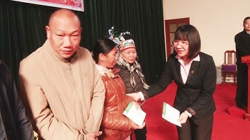 NGÂN HÀNG CSXH HUYỆN TẶNG QUÀ TẾT CHO CÁC HỘ GIA ĐÌNH CÓ HOÀN CẢNH KHÓ KHĂN