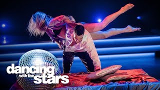 Vignette de la vidéo "Viktor Verhulst en Natascha zetten een emotionele moderne dans neer | Dancing with the Stars"