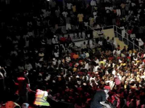 50 cent gettin snatched while he was performin live in Luanda Angola Africa