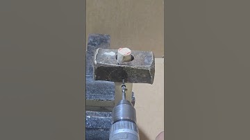 Unique method of fitting the hammer handle so it never falls off #diy #shorts