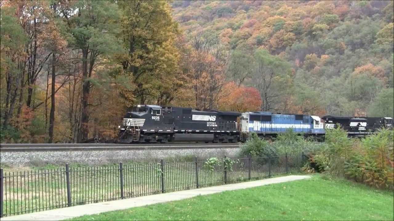 Westbound Containers with EMD GMTX 9095 SD60 at Horseshoe Curve - YouTube