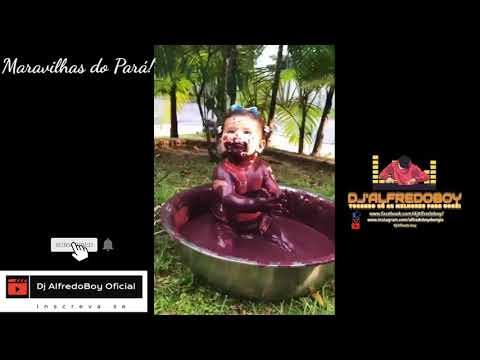 Sabor Marajoara, menina Paraense tomando banho de açaí com farinha de tapioca #BANHODEAÇAIDOPARÁ