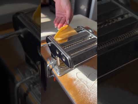 Лапшерізка ручна з функцією розкачування тіста механічна настільна для приготування локшини, видео 1