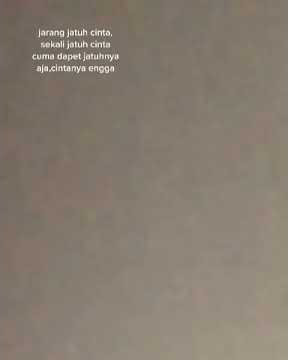 Story WA SAD 30 detik|| jarang jatuh cinta sekali jatuh cinta cuma dapet jatuhnya aja cintanya engga