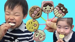 寸劇 アンパンマン ペロペロチョコ いたずら 子供に盗まれた Learn colors with chocolate Finger Family