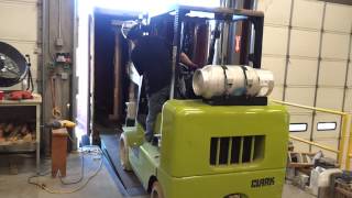 unloading a granite slab container with a cascade attachment