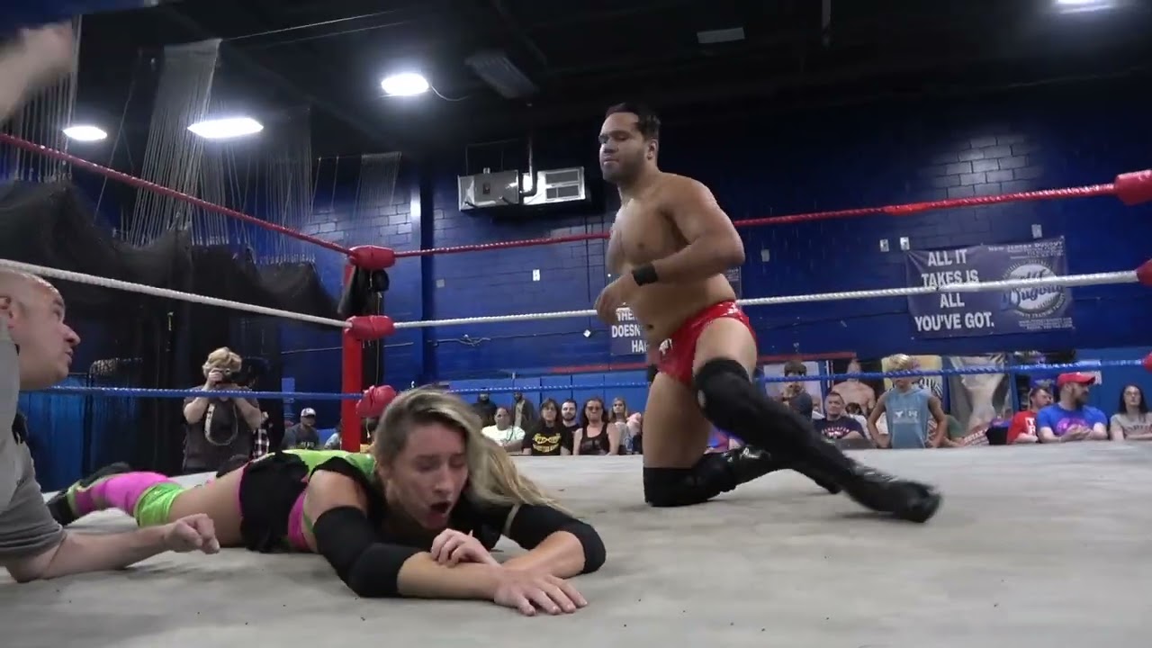 Межгендерный рестлинг: Эрика Ли против Джоуи Мартинеса — титул заветного чемпиона | Pretzelmania ...