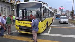 Belediye otobüsünün seyir halinde ikiye bölünme anı kamerada Belediye otobüsünün seyir halinde ikiye bölünme anı kamerada