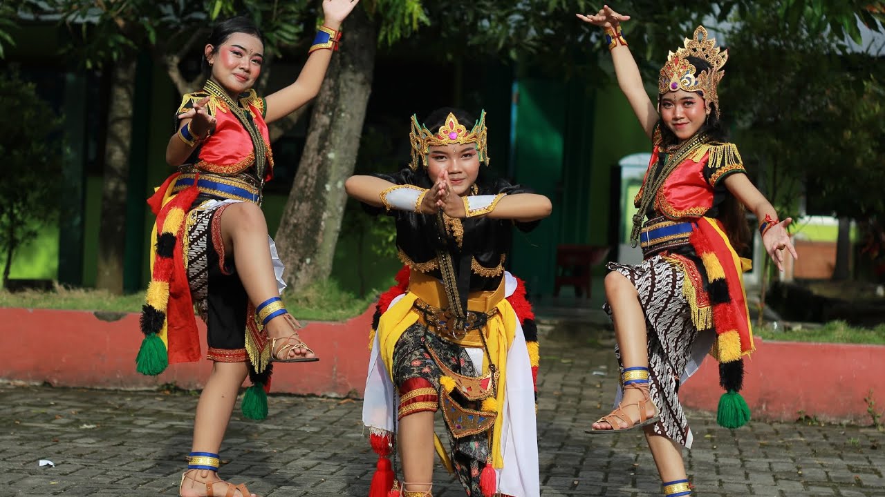 tarian jaran kepang Kusumo Joyo, ala anak SMA 1 KARANGTENGAH. part 1