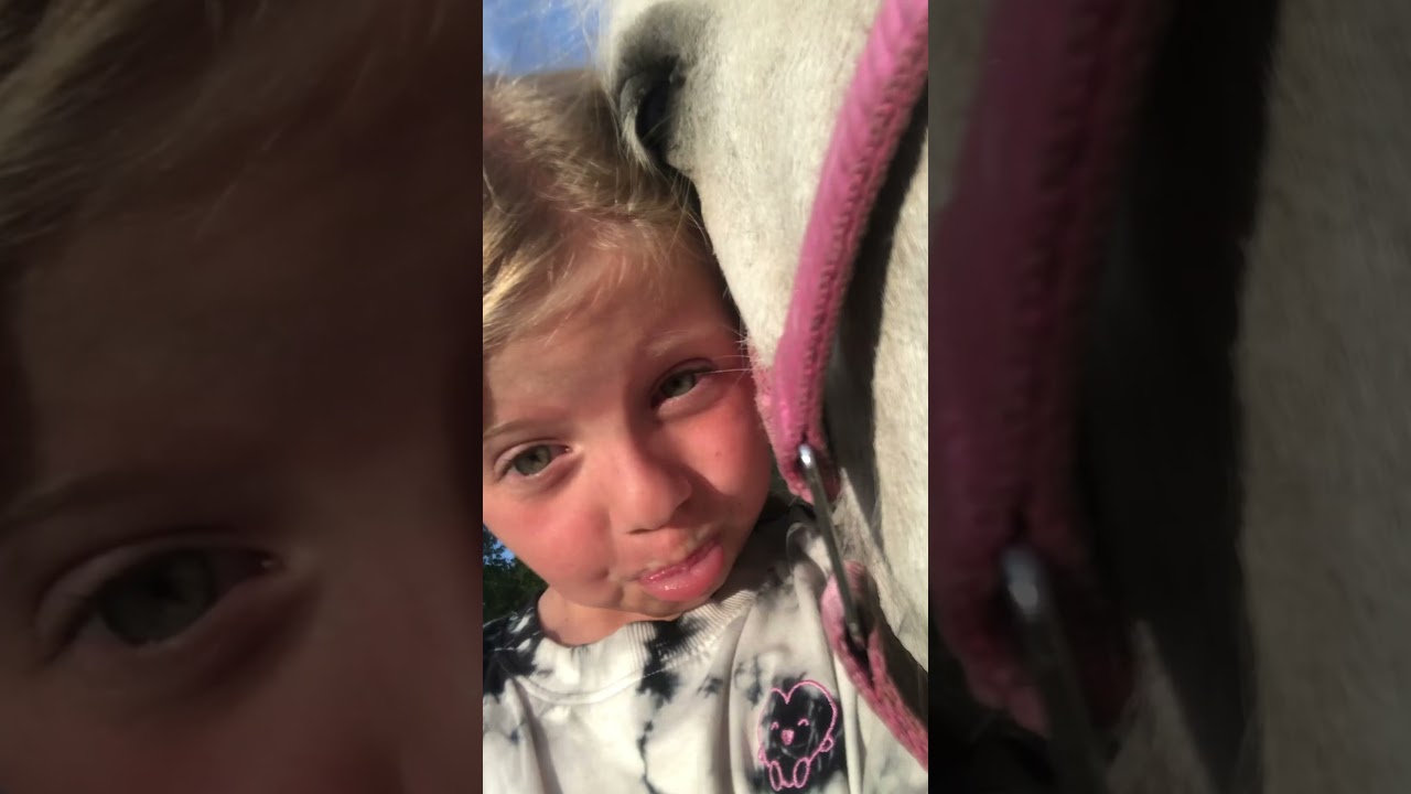 My 7 year old daughter takes a selfie with her pony 😍 