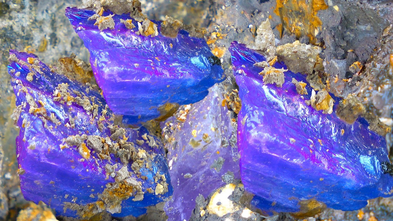 Rare red vein agate. Diamonds and crystals in the valley