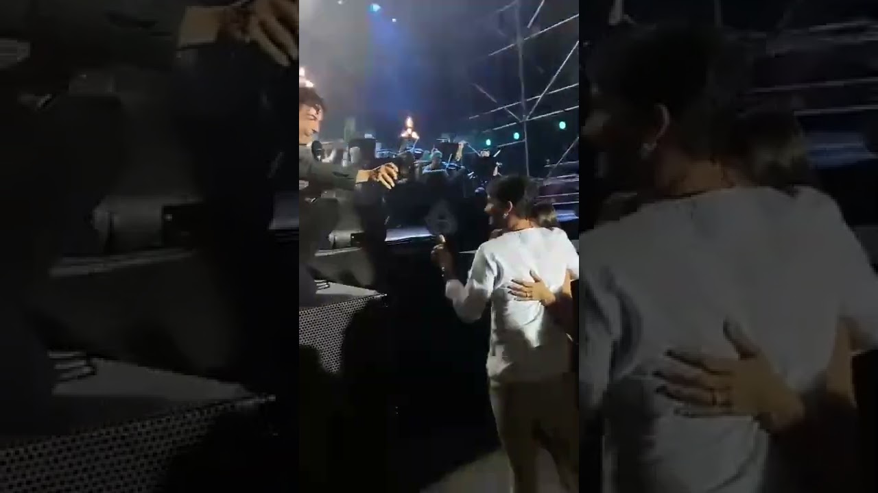 Marriage proposal in concert by @IlVoloOfficial! 😺💙