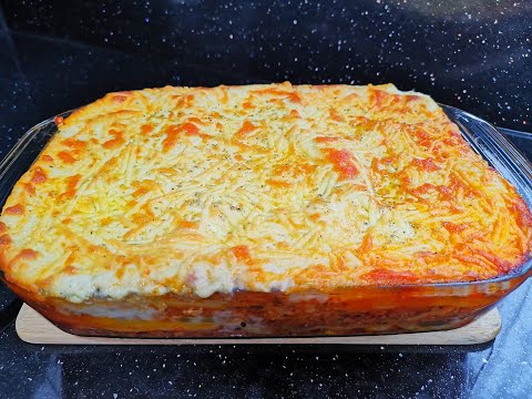Recipe also at: http://www.sprinkleofyum.com/lasagna-bolognese-recipe/. 